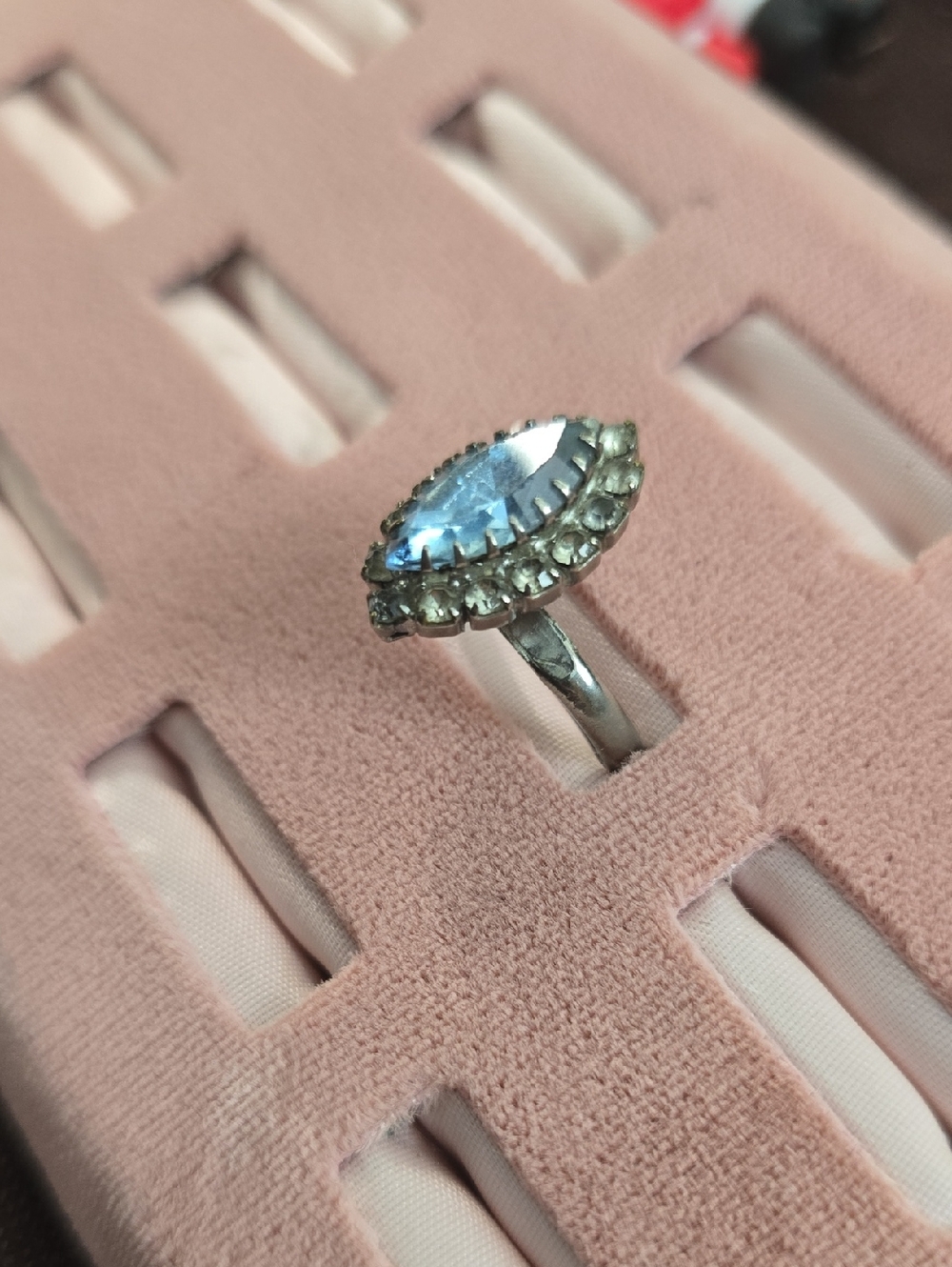 Vintage Rhinestone Ring - Picture 3 of 6